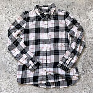Women’s Black and White Light Weight Flannel!